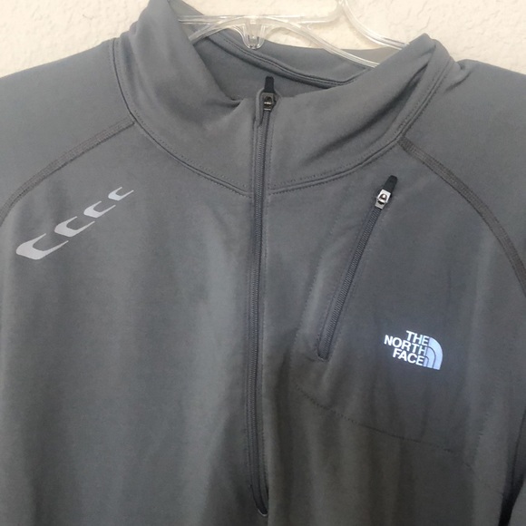Men’s size large the North face dark gray and a lighter gray quarter zip shirt - Picture 2 of 4